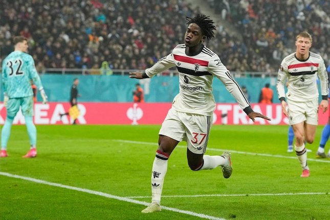 Selebrasi Kobbie Mainoo dalam laga Liga Europa antara FCSB vs Manchester United, Jumat (31/1/2025).