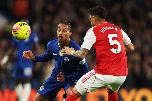 Duel Joao Pedro dan Piero Hincapie dalam laga Chelsea Arsenal, Minggu (30/11/2025)